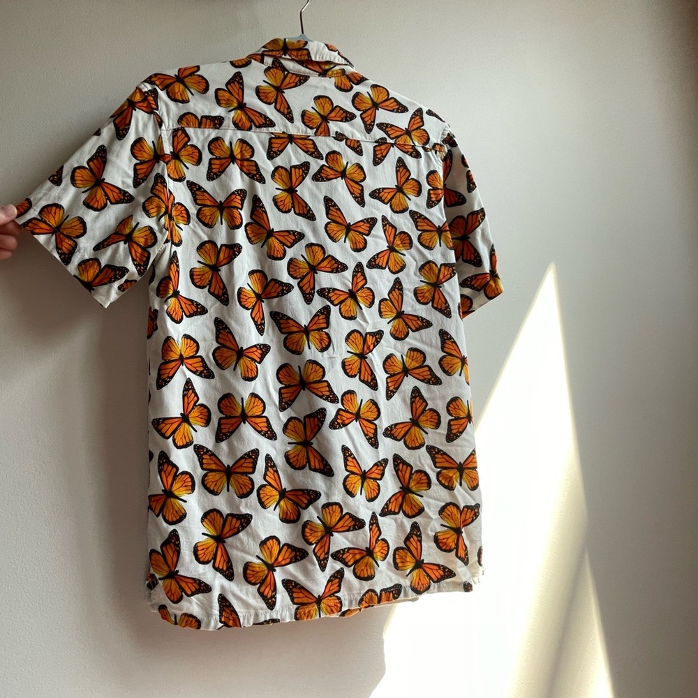 Petals and Peacocks Monarch Butterfly Button Up Size Small - Picture 10 of 14